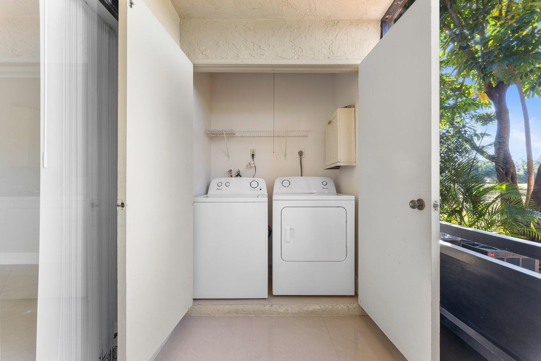 For Rent: $2,400 (2 beds, 2 baths, 1218 Square Feet)