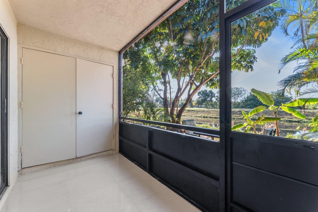 For Rent: $2,400 (2 beds, 2 baths, 1218 Square Feet)