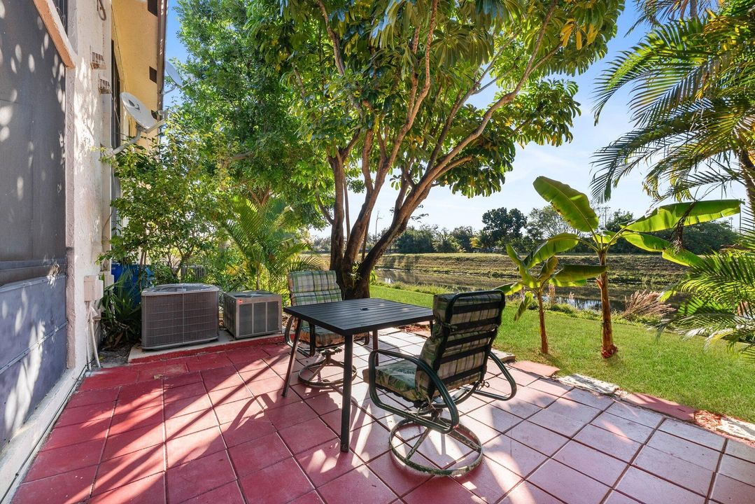 For Rent: $2,400 (2 beds, 2 baths, 1218 Square Feet)