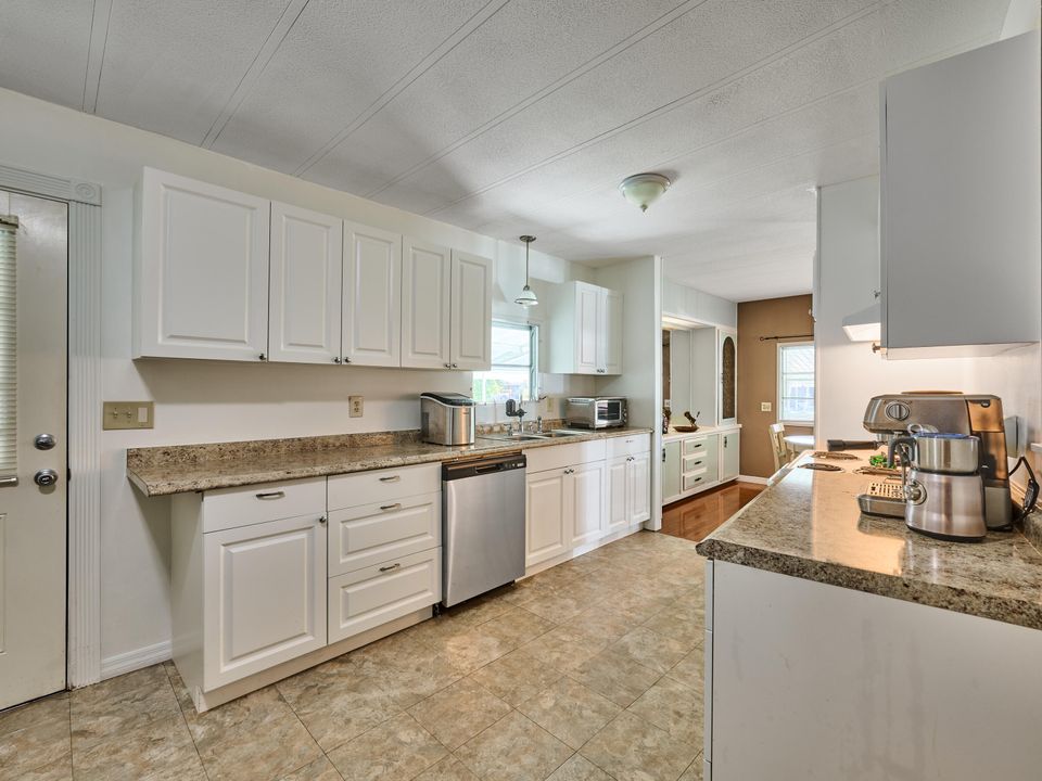 На продажу: $225,000 (2 спален, 2 ванн, 1152 Квадратных фут)