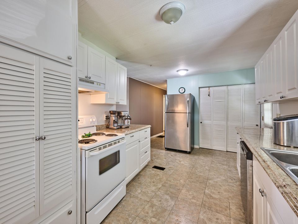 На продажу: $225,000 (2 спален, 2 ванн, 1152 Квадратных фут)