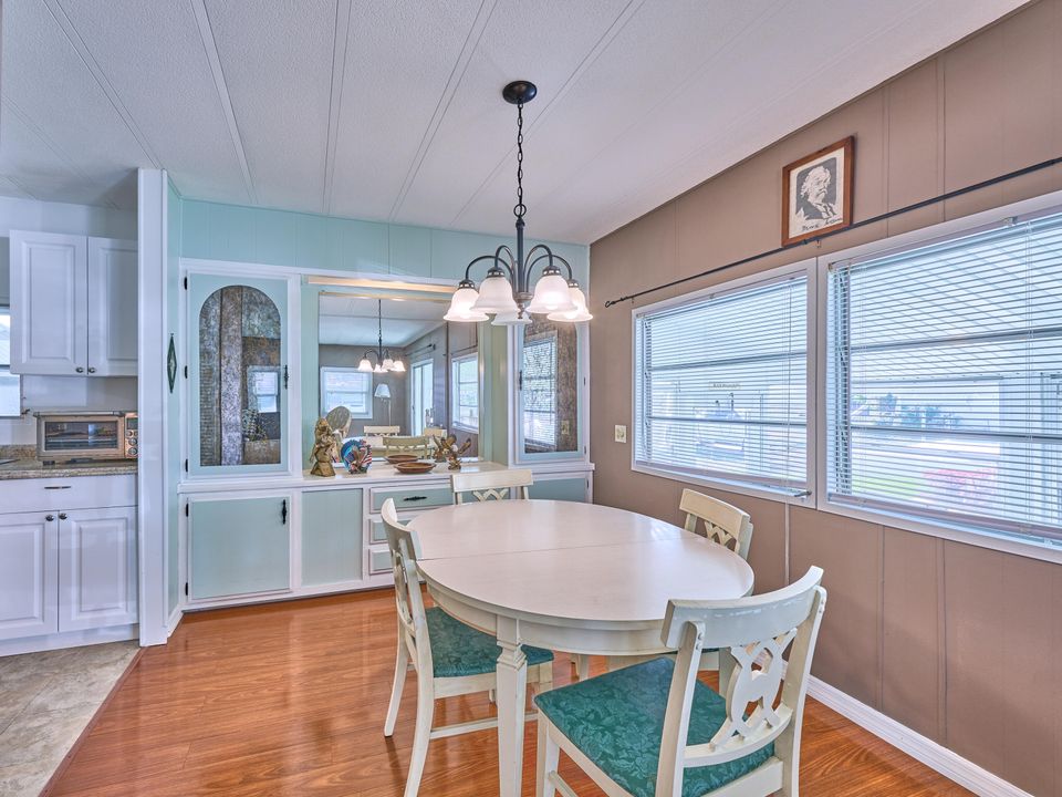 На продажу: $225,000 (2 спален, 2 ванн, 1152 Квадратных фут)