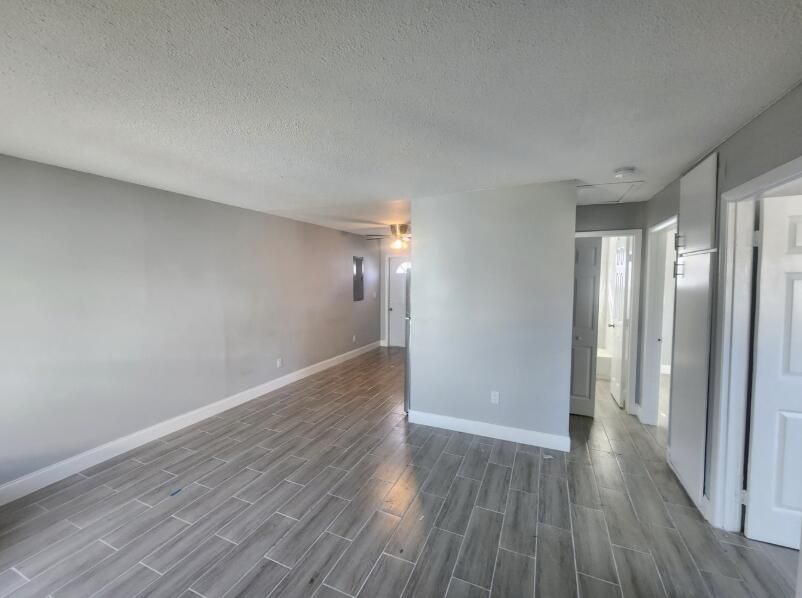 For Rent: $1,600 (2 beds, 1 baths, 700 Square Feet)