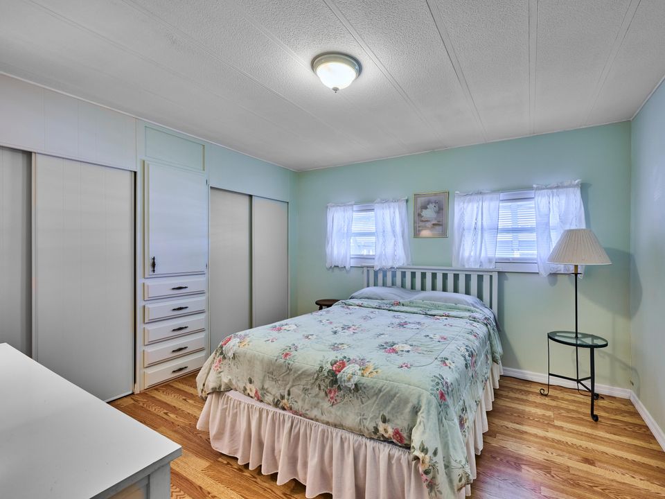 На продажу: $225,000 (2 спален, 2 ванн, 1152 Квадратных фут)