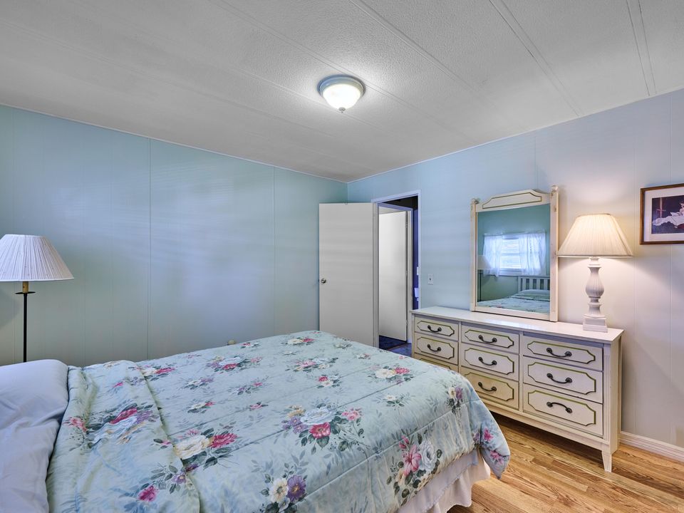 На продажу: $225,000 (2 спален, 2 ванн, 1152 Квадратных фут)