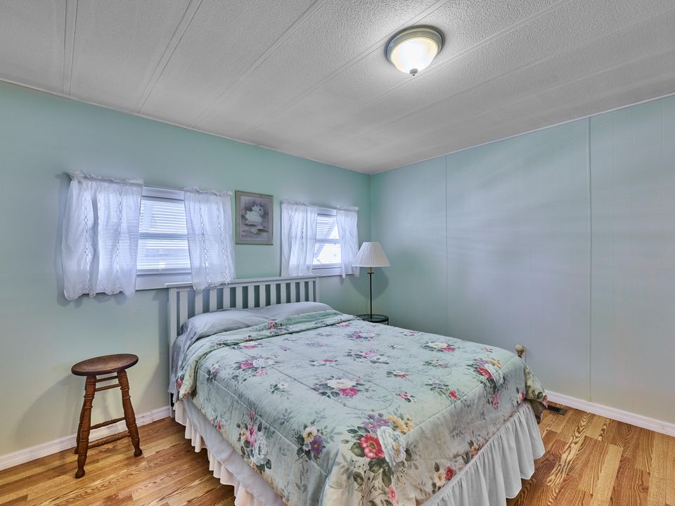 На продажу: $225,000 (2 спален, 2 ванн, 1152 Квадратных фут)