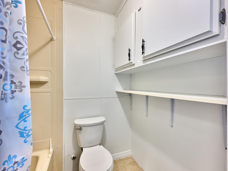 На продажу: $225,000 (2 спален, 2 ванн, 1152 Квадратных фут)