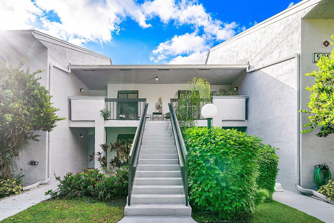 For Rent: $2,800 (2 beds, 2 baths, 1293 Square Feet)