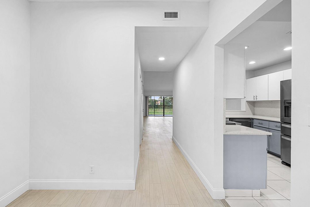 For Rent: $2,800 (2 beds, 2 baths, 1293 Square Feet)