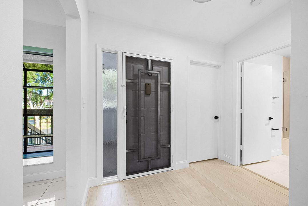 For Rent: $2,800 (2 beds, 2 baths, 1293 Square Feet)