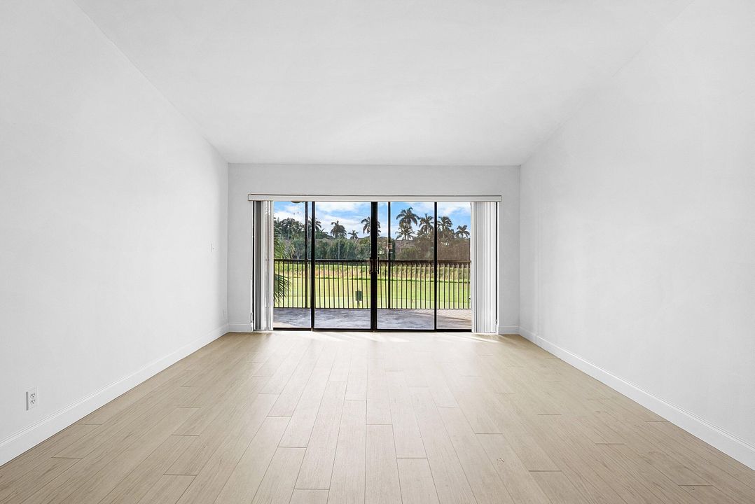 For Rent: $2,800 (2 beds, 2 baths, 1293 Square Feet)