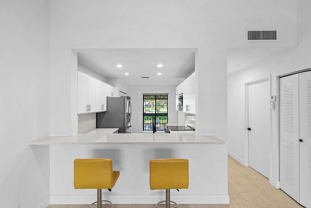 For Rent: $2,800 (2 beds, 2 baths, 1293 Square Feet)