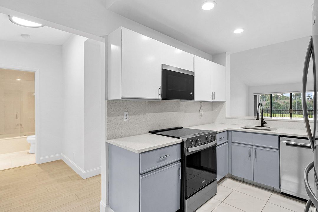 For Rent: $2,800 (2 beds, 2 baths, 1293 Square Feet)