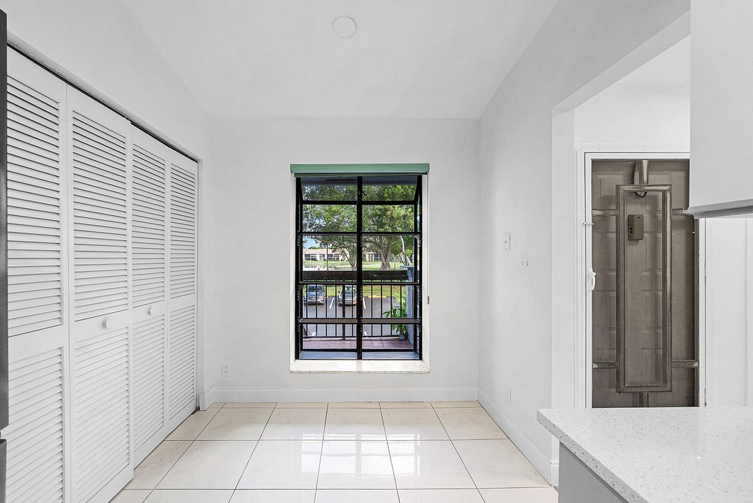 For Rent: $2,800 (2 beds, 2 baths, 1293 Square Feet)