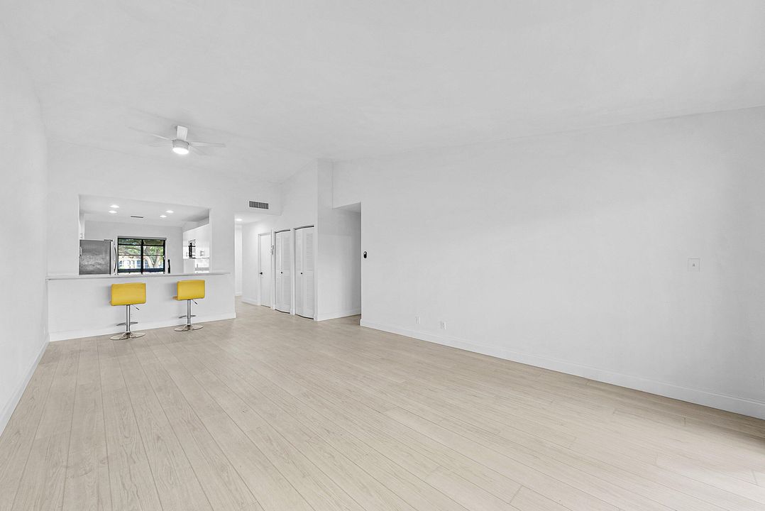 For Rent: $2,800 (2 beds, 2 baths, 1293 Square Feet)