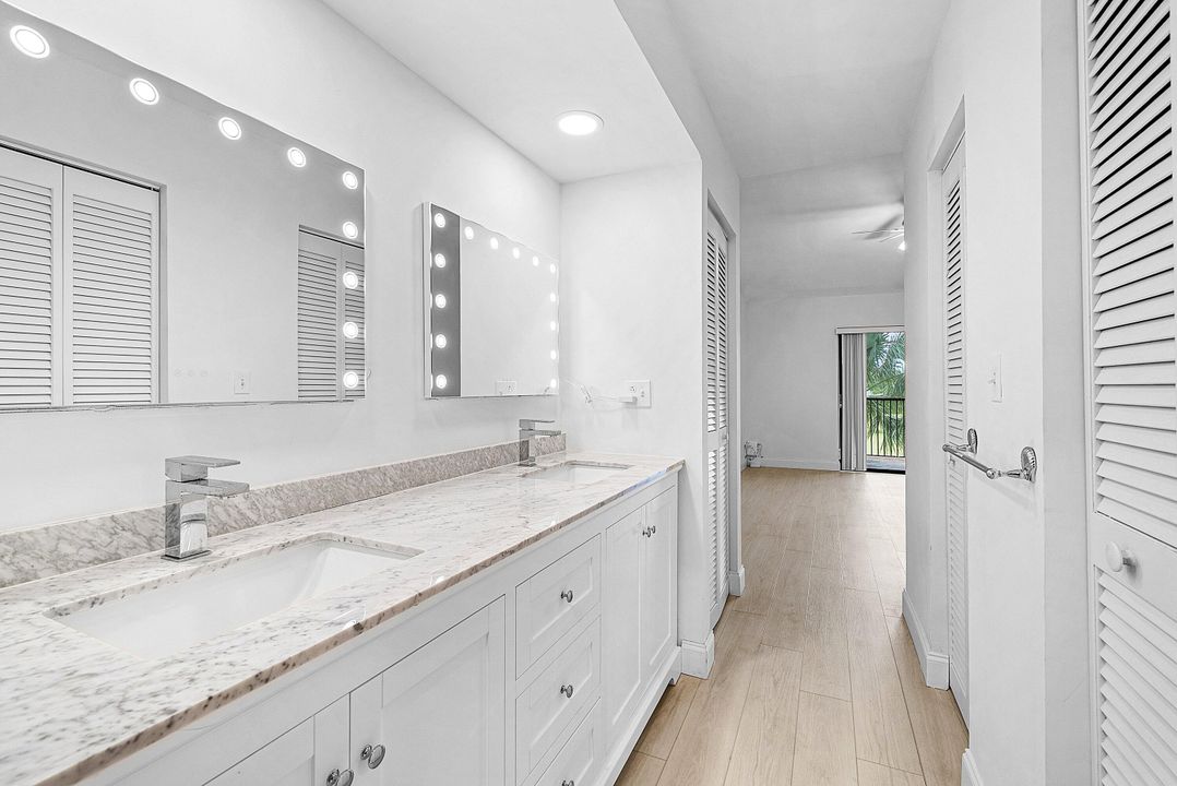 For Rent: $2,800 (2 beds, 2 baths, 1293 Square Feet)