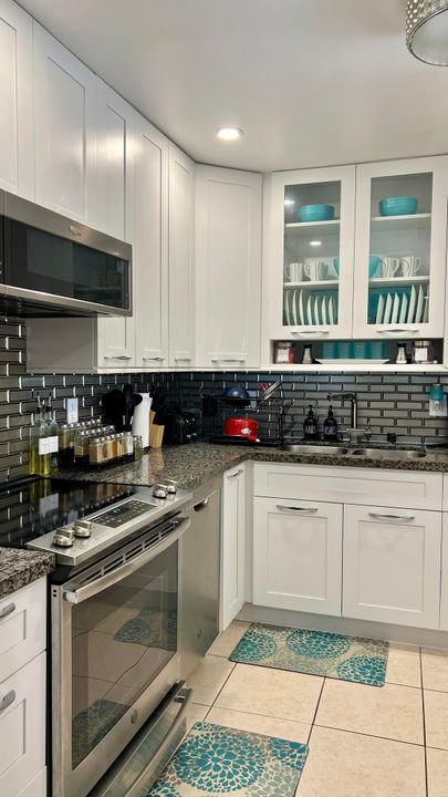 出租: $2,100 (2 贝兹, 2 浴室, 936 平方英尺)