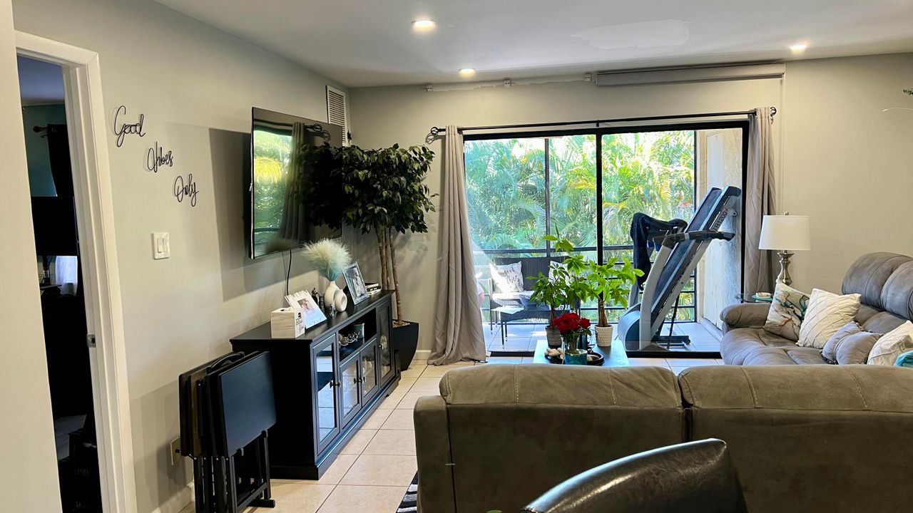 出租: $2,100 (2 贝兹, 2 浴室, 936 平方英尺)