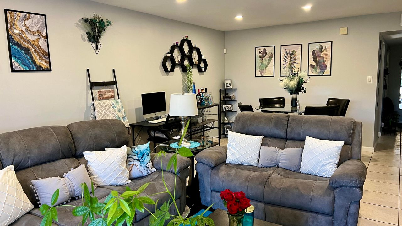 出租: $2,100 (2 贝兹, 2 浴室, 936 平方英尺)