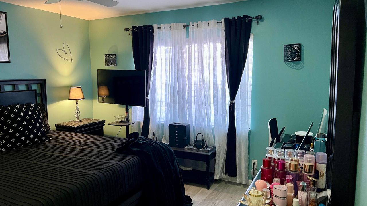 出租: $2,100 (2 贝兹, 2 浴室, 936 平方英尺)