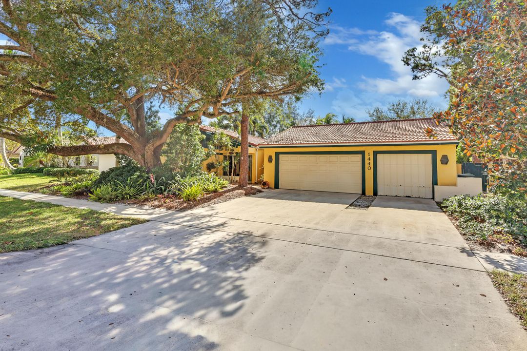 For Sale: $1,250,000 (4 beds, 2 baths, 2305 Square Feet)