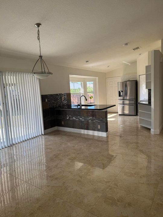 出租: $2,500 (4 贝兹, 2 浴室, 1788 平方英尺)