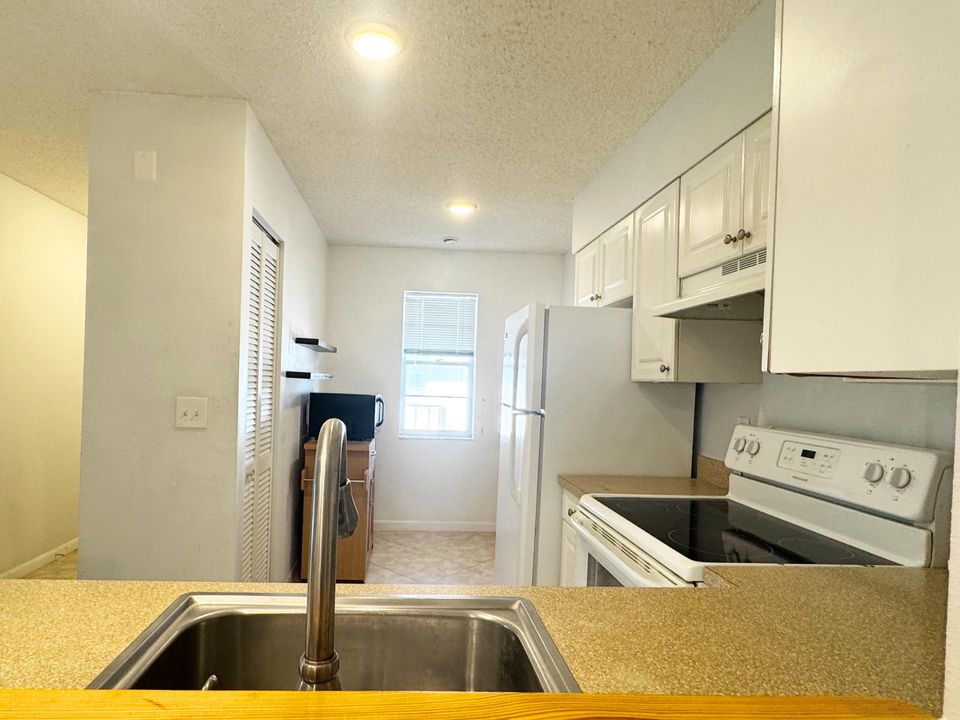 For Rent: $2,000 (2 beds, 2 baths, 1040 Square Feet)