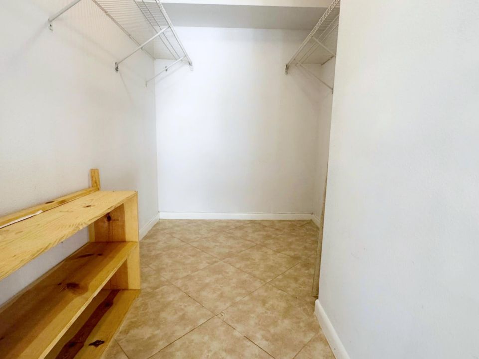 For Rent: $2,000 (2 beds, 2 baths, 1040 Square Feet)
