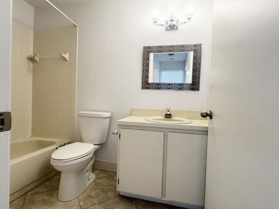 For Rent: $2,000 (2 beds, 2 baths, 1040 Square Feet)