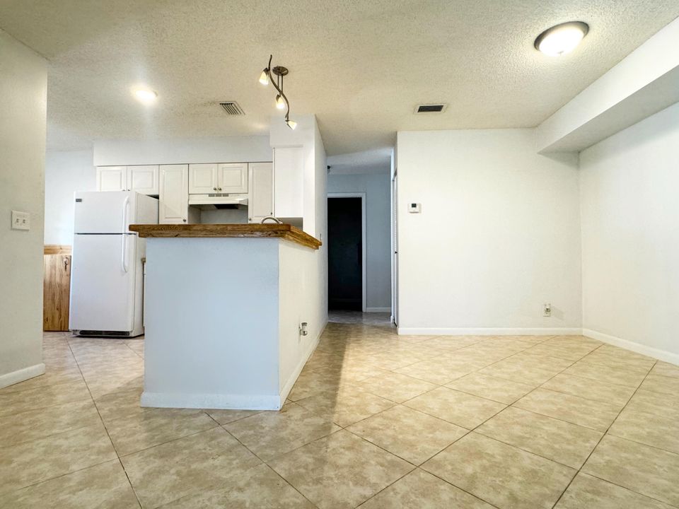 For Rent: $2,000 (2 beds, 2 baths, 1040 Square Feet)