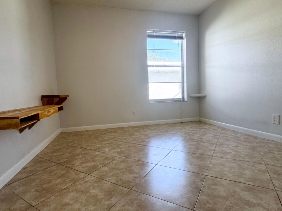 For Rent: $2,000 (2 beds, 2 baths, 1040 Square Feet)