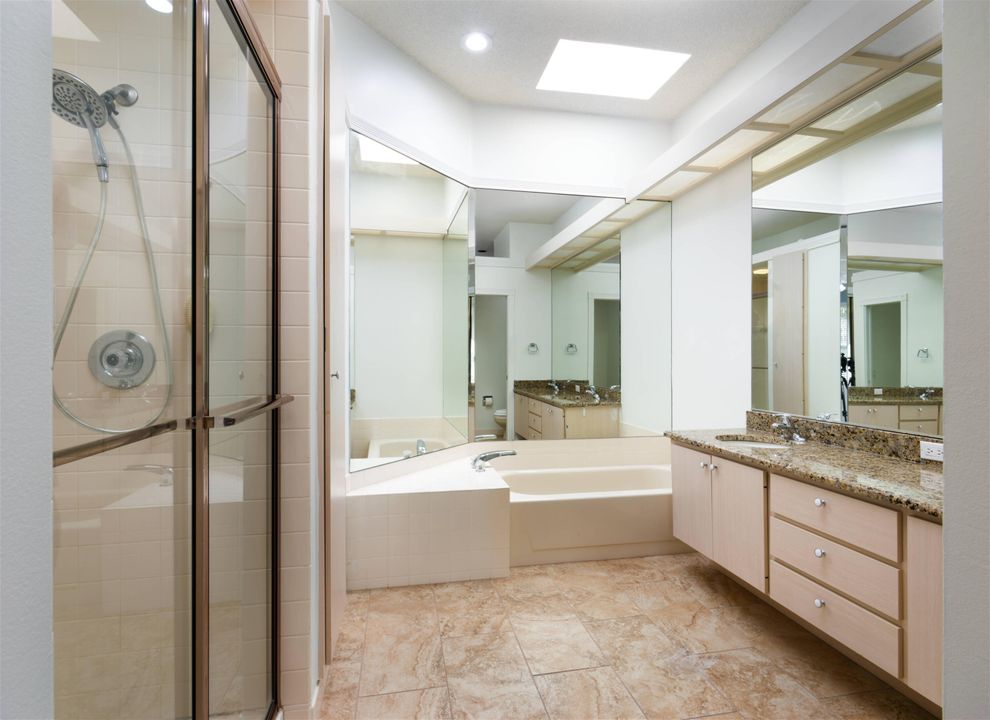 合同活跃: $429,900 (3 贝兹, 2 浴室, 1952 平方英尺)