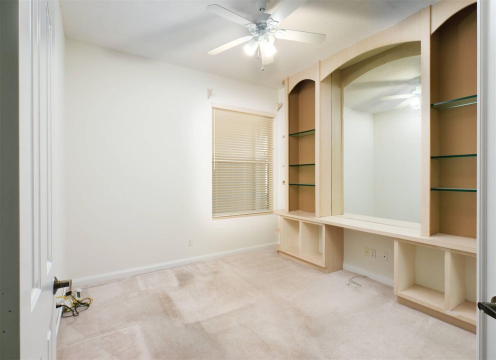 合同活跃: $429,900 (3 贝兹, 2 浴室, 1952 平方英尺)