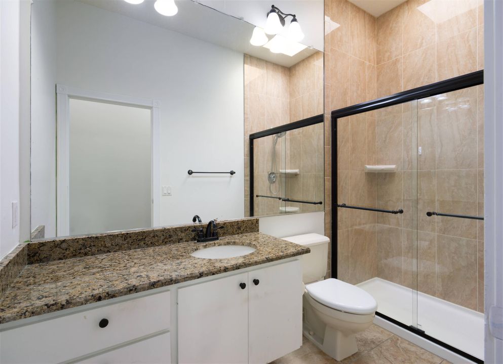 合同活跃: $429,900 (3 贝兹, 2 浴室, 1952 平方英尺)