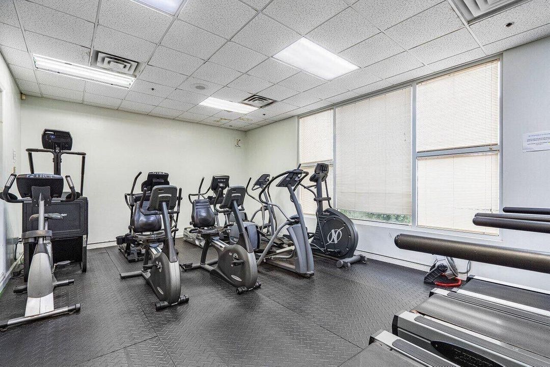 For Sale: $575,000 (4 beds, 2 baths, 1942 Square Feet)