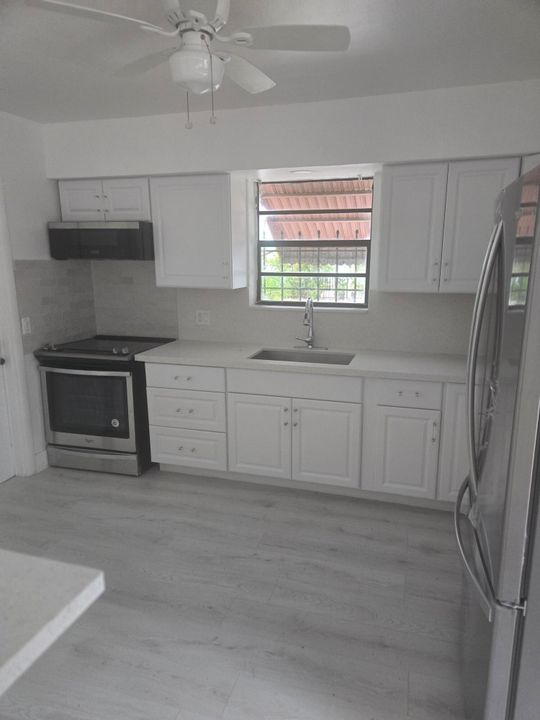 For Rent: $2,850 (3 beds, 1 baths, 1240 Square Feet)