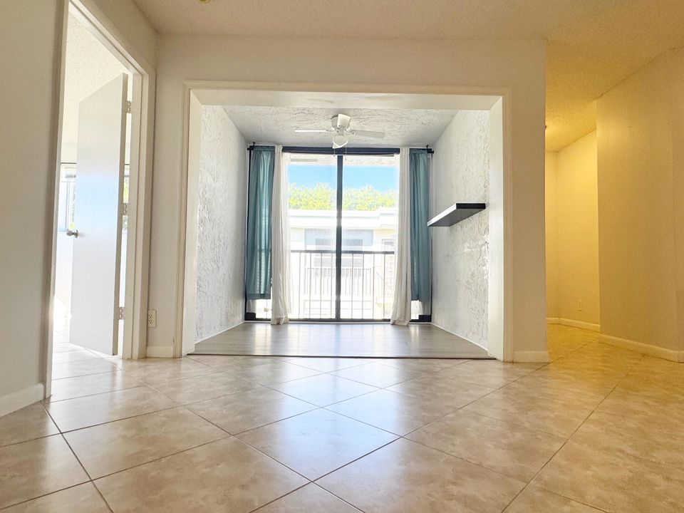 For Rent: $2,000 (2 beds, 2 baths, 1040 Square Feet)