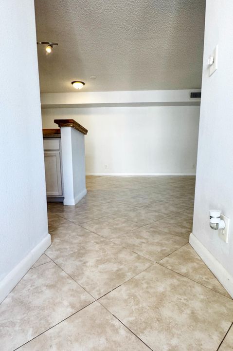 For Rent: $2,000 (2 beds, 2 baths, 1040 Square Feet)