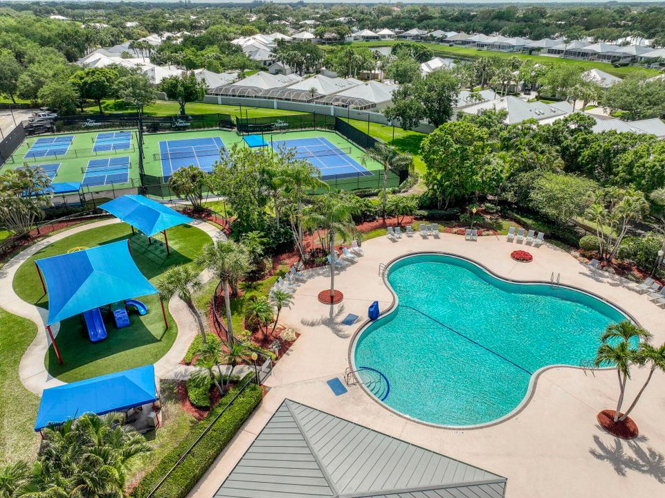 合同活跃: $429,900 (3 贝兹, 2 浴室, 1952 平方英尺)