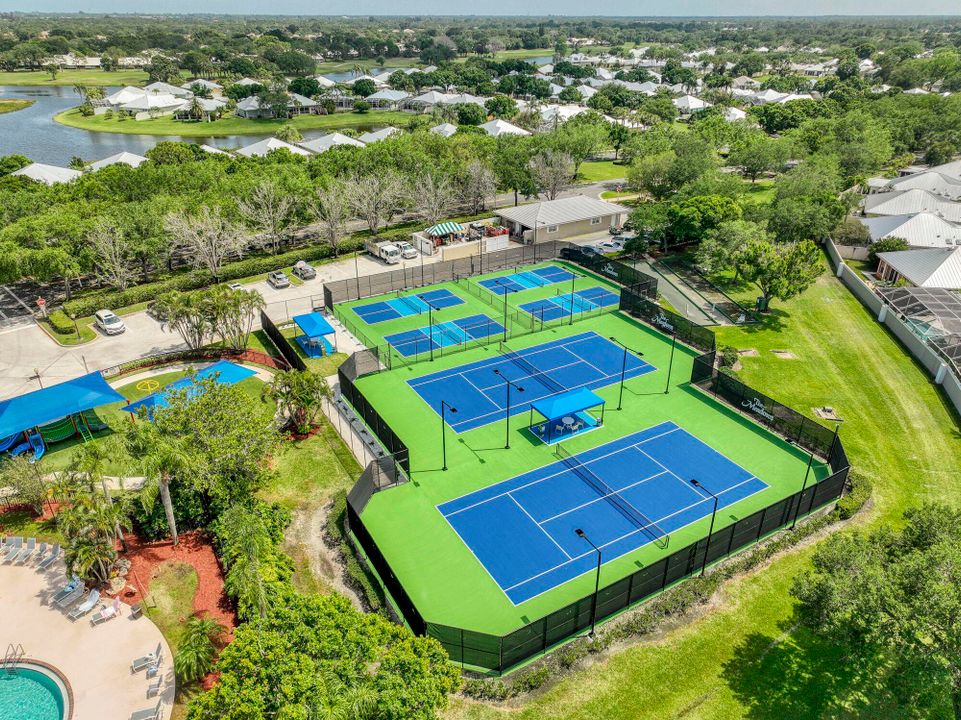 合同活跃: $429,900 (3 贝兹, 2 浴室, 1952 平方英尺)