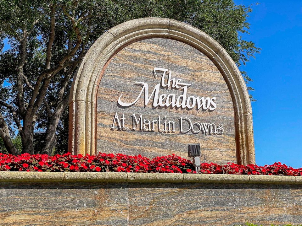 合同活跃: $429,900 (3 贝兹, 2 浴室, 1952 平方英尺)