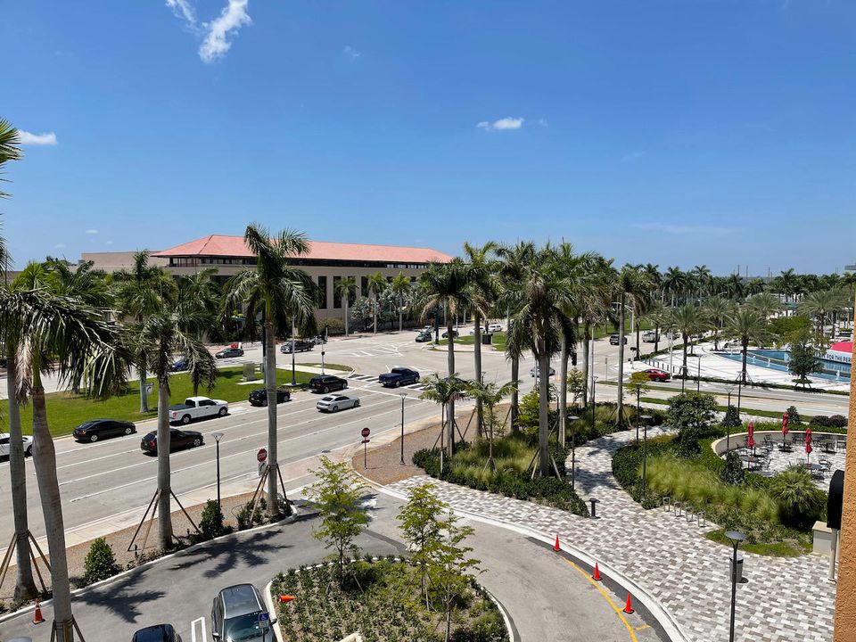 Под контрактом: $2,995 (2 спален, 2 ванн, 1132 Квадратных фут)