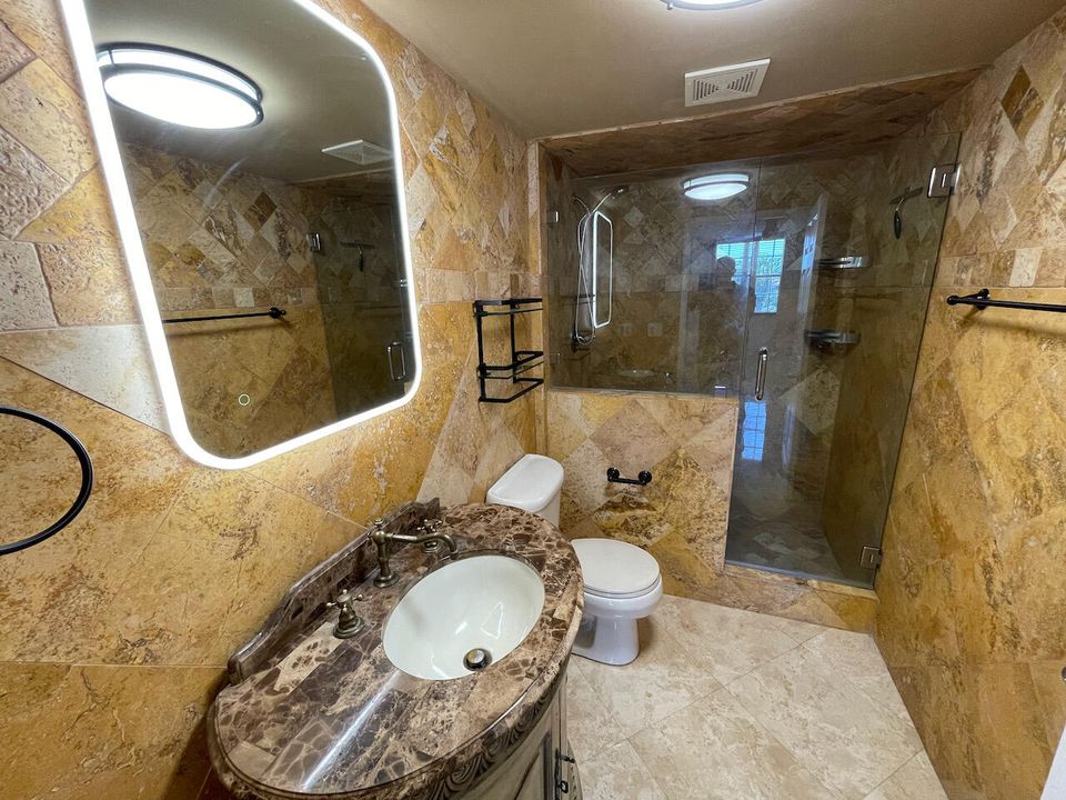 Под контрактом: $2,995 (2 спален, 2 ванн, 1132 Квадратных фут)