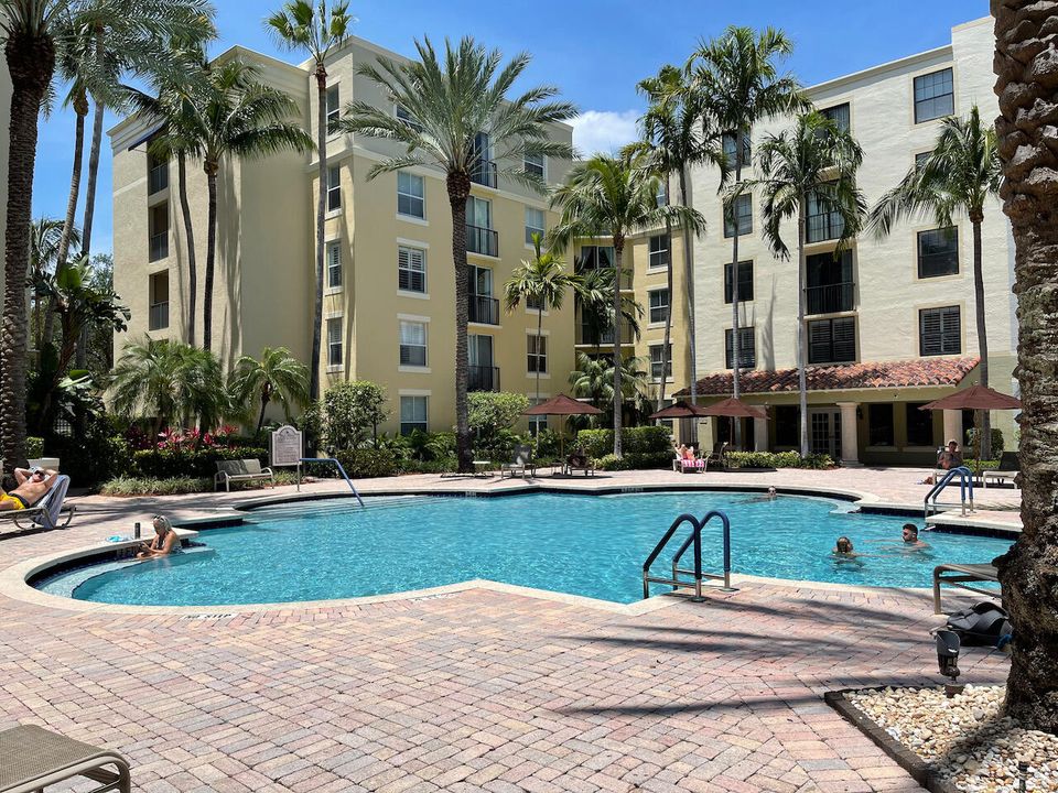 Под контрактом: $2,995 (2 спален, 2 ванн, 1132 Квадратных фут)