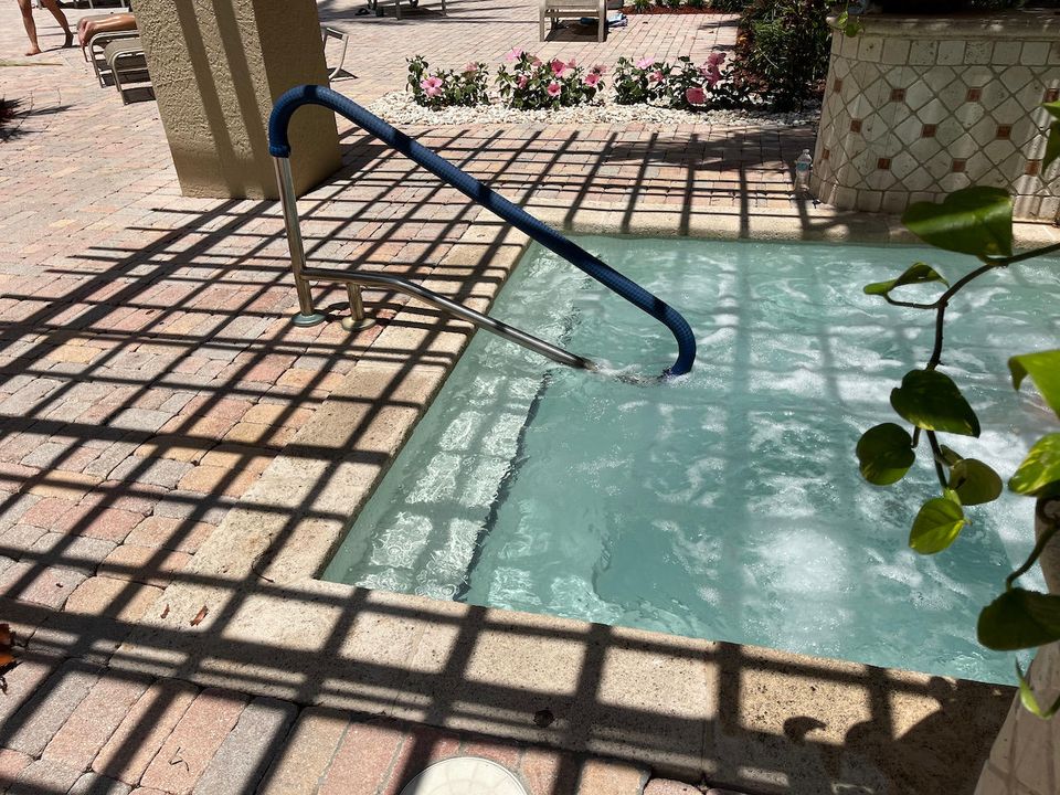 Под контрактом: $2,995 (2 спален, 2 ванн, 1132 Квадратных фут)