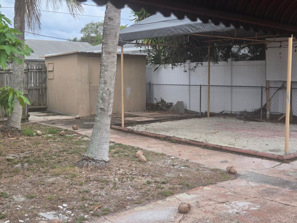 For Rent: $2,850 (3 beds, 1 baths, 1240 Square Feet)