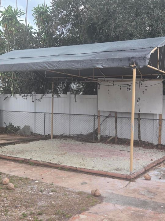 For Rent: $2,850 (3 beds, 1 baths, 1240 Square Feet)