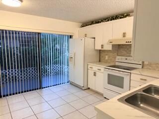 Под контрактом: $2,995 (3 спален, 3 ванн, 1858 Квадратных фут)