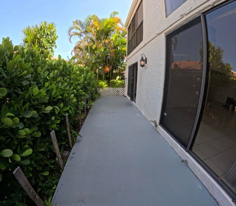 Под контрактом: $2,995 (3 спален, 3 ванн, 1858 Квадратных фут)