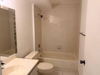 Под контрактом: $2,995 (3 спален, 3 ванн, 1858 Квадратных фут)